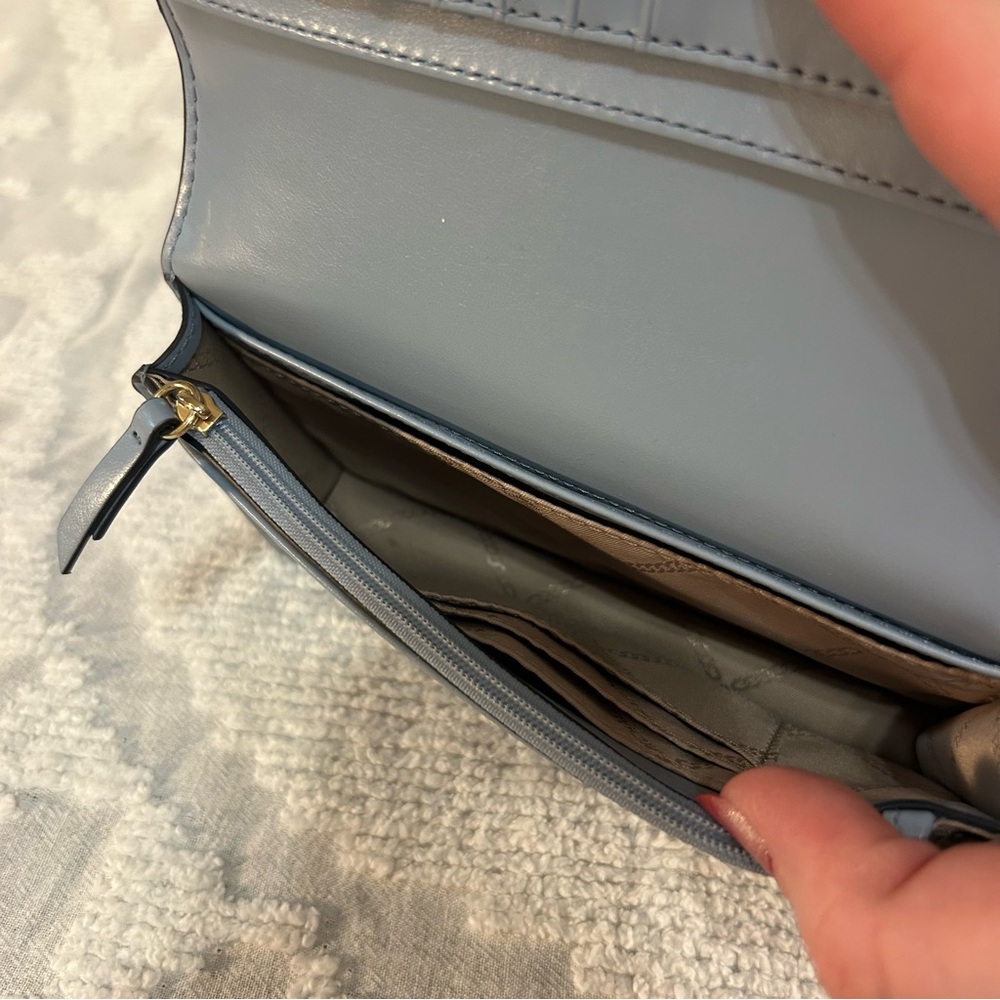 Michael Kors Pale Blue Jet Set Charm Small Top Handle Smartphone Crossbody Purse - Picture 11 of 15